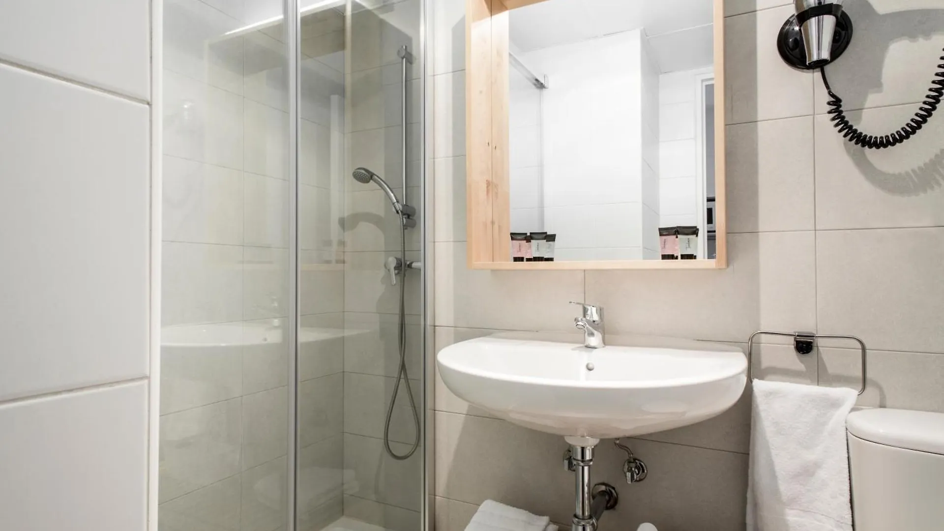 Residencia Universitaria Resa Campus Del Mar Barcelona Apartment